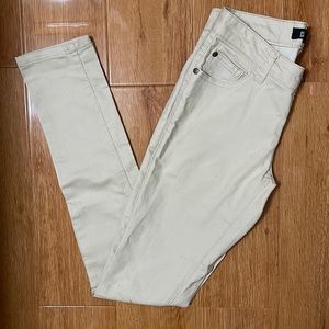 Women's NWOT Forever21 Beige/Cream Off White Skinny Jeans Pants - Good Basics